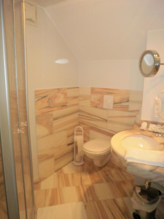 Stadtvilla Auerhahn Vöcklabruck Стая снимка